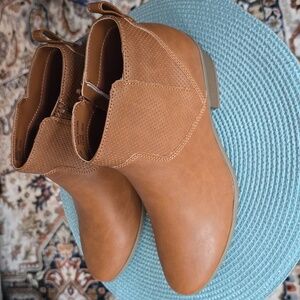 ARIZONA JEAN CO WOMEN'S TAN BROWN SHORT SIDE ZIPPERED HEELED ANKLE BOOT 8.5